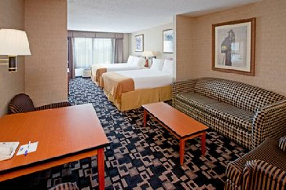 Holiday Inn Express & Suites GREENWOOD 3