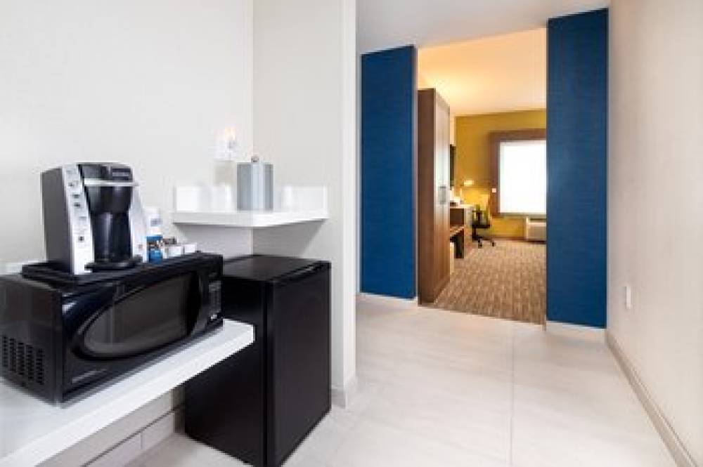 Holiday Inn Express & Suites HALIFAX AIRPORT 5