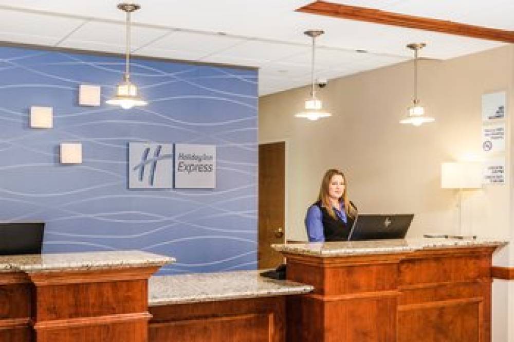 Holiday Inn Express & Suites HAMPTON SOUTH-SEABROOK 3