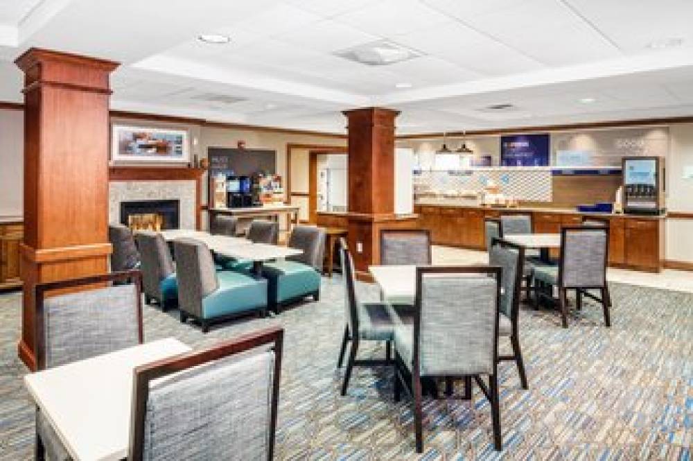 Holiday Inn Express & Suites HAMPTON SOUTH-SEABROOK 2