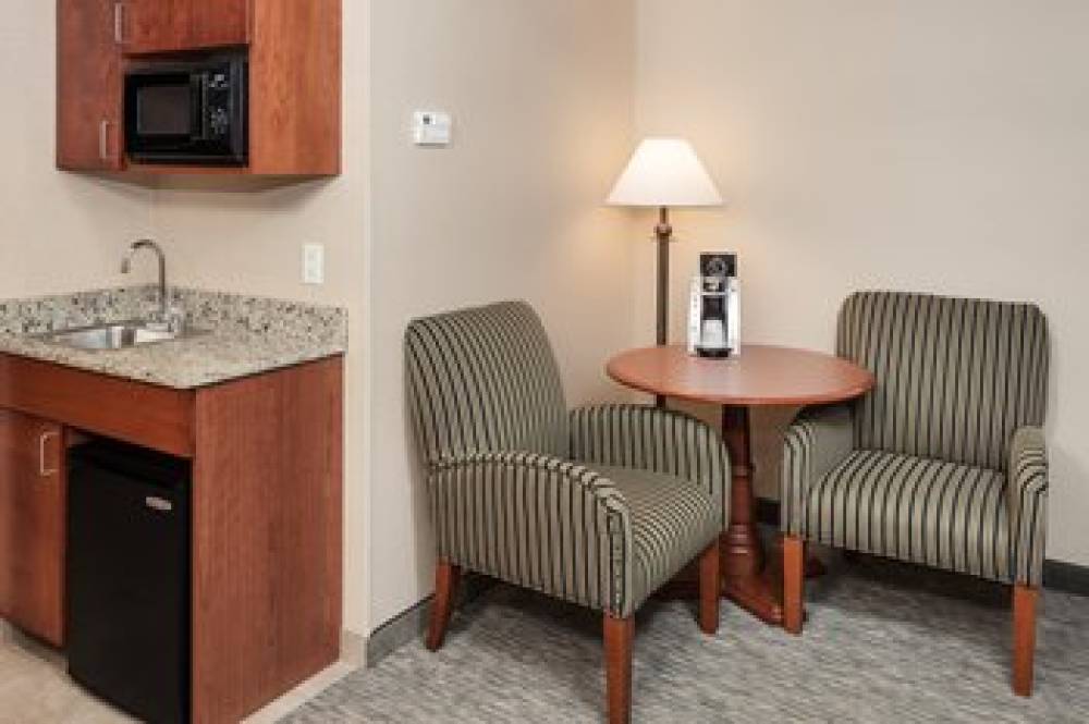 Holiday Inn Express & Suites HAMPTON SOUTH-SEABROOK 8