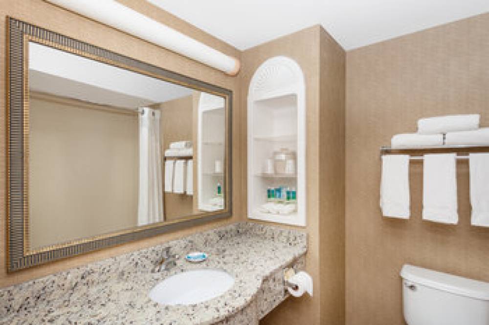 Holiday Inn Express & Suites HAMPTON SOUTH-SEABROOK 6