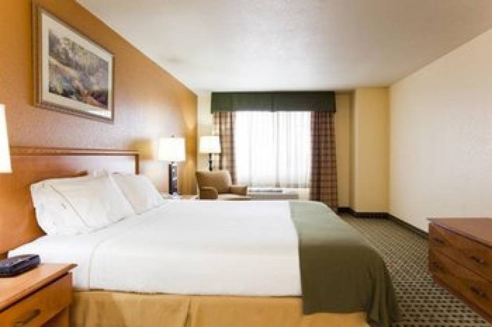 Holiday Inn Express & Suites HESPERIA 3