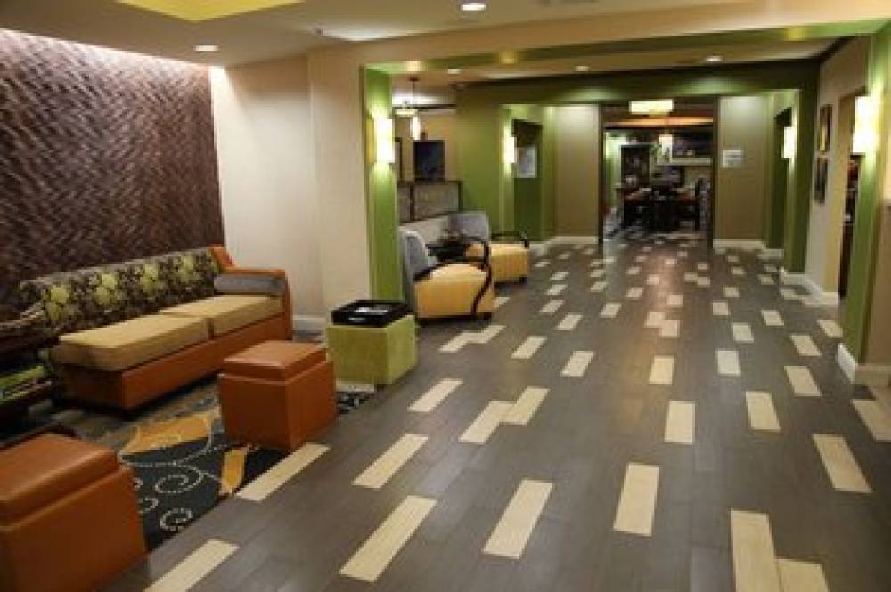 Holiday Inn Express & Suites HUNTSVILLE AIRPORT 8