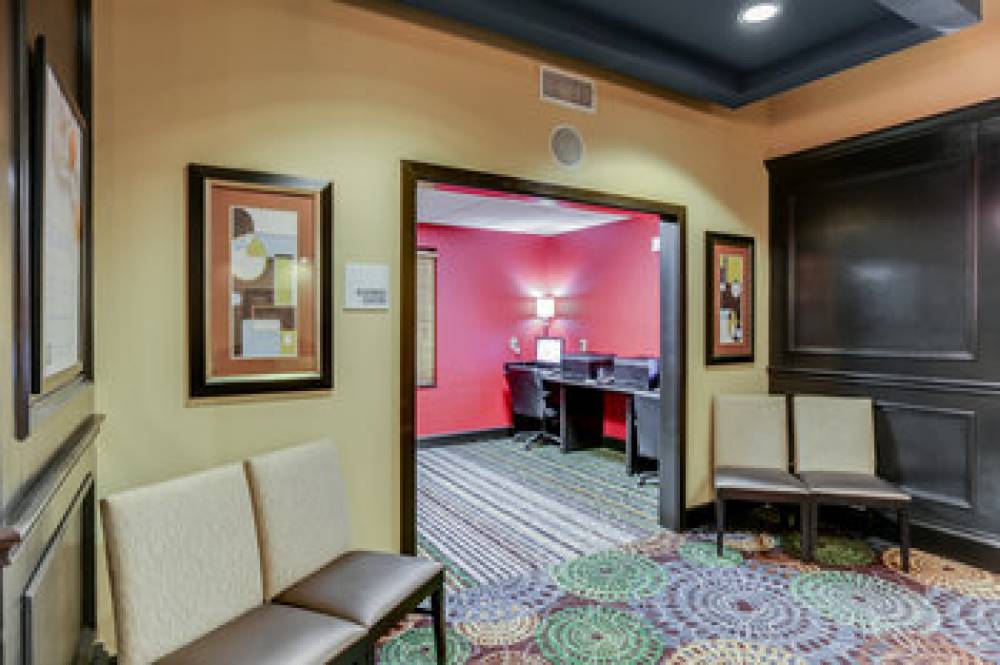 Holiday Inn Express & Suites HUNTSVILLE 2