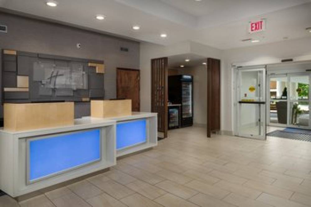 Holiday Inn Express & Suites INDEPENDENCE-KANSAS CITY 2