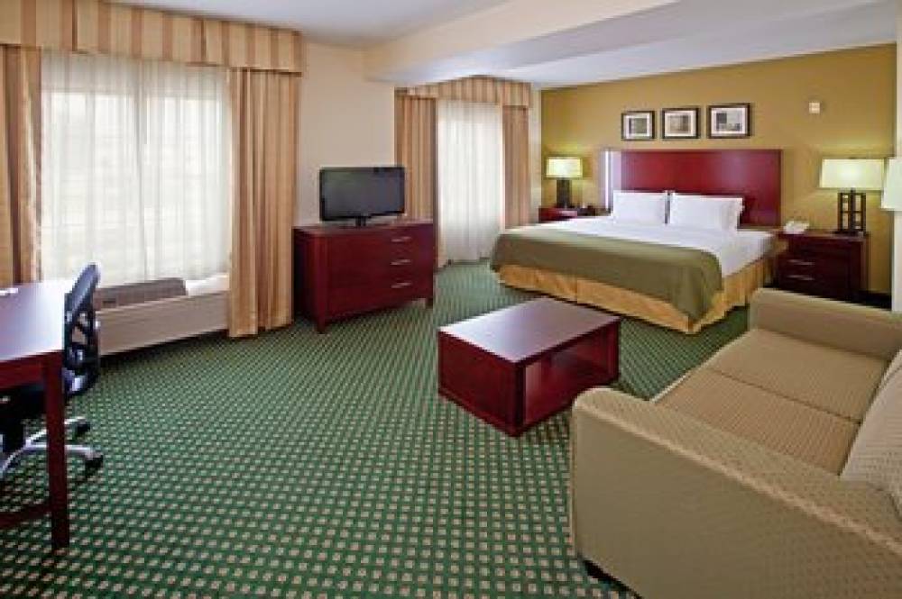 Holiday Inn Express & Suites INDIANAPOLIS - EAST 10