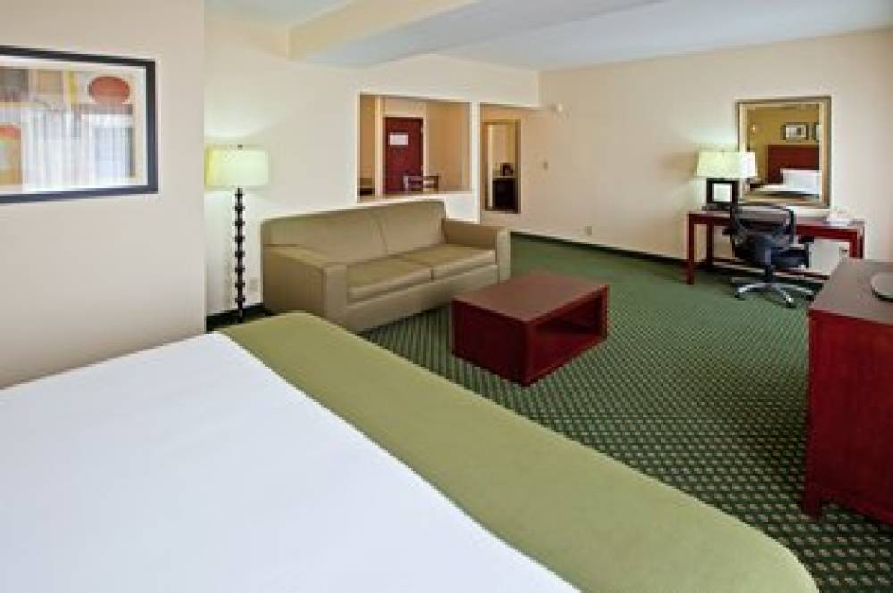 Holiday Inn Express & Suites INDIANAPOLIS - EAST 3