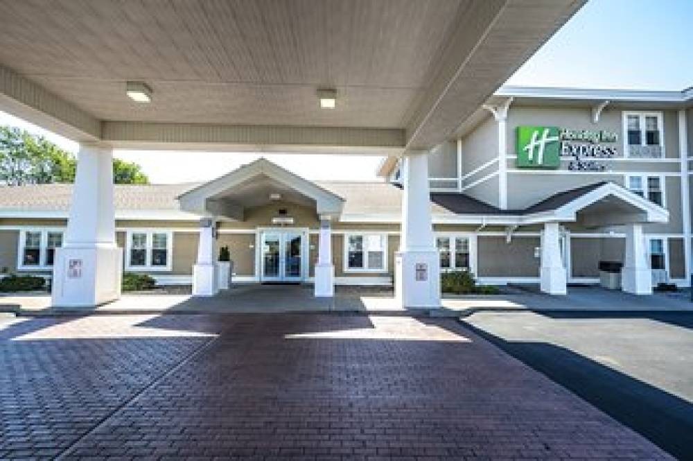 Holiday Inn Express & Suites Iron Mountain