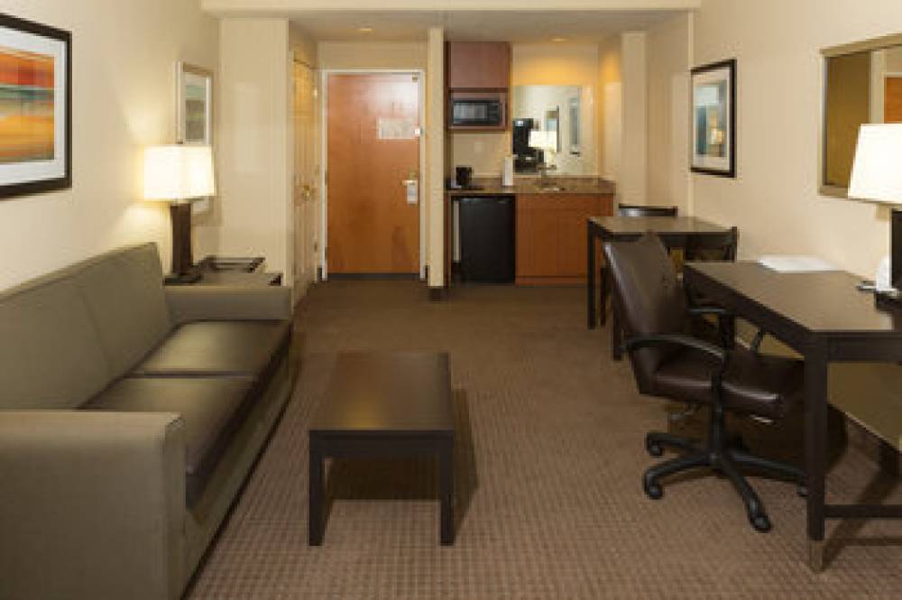 Holiday Inn Express & Suites JACKSONVILLE AIRPORT  7