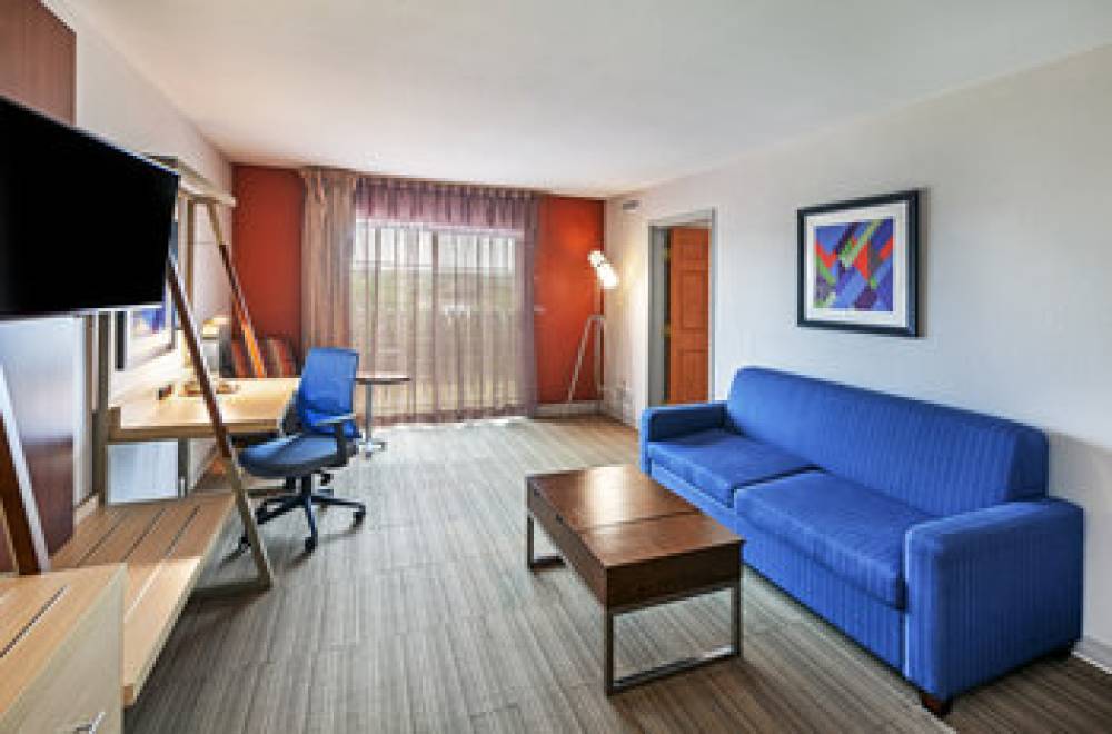 Holiday Inn Express & Suites JENKS 8