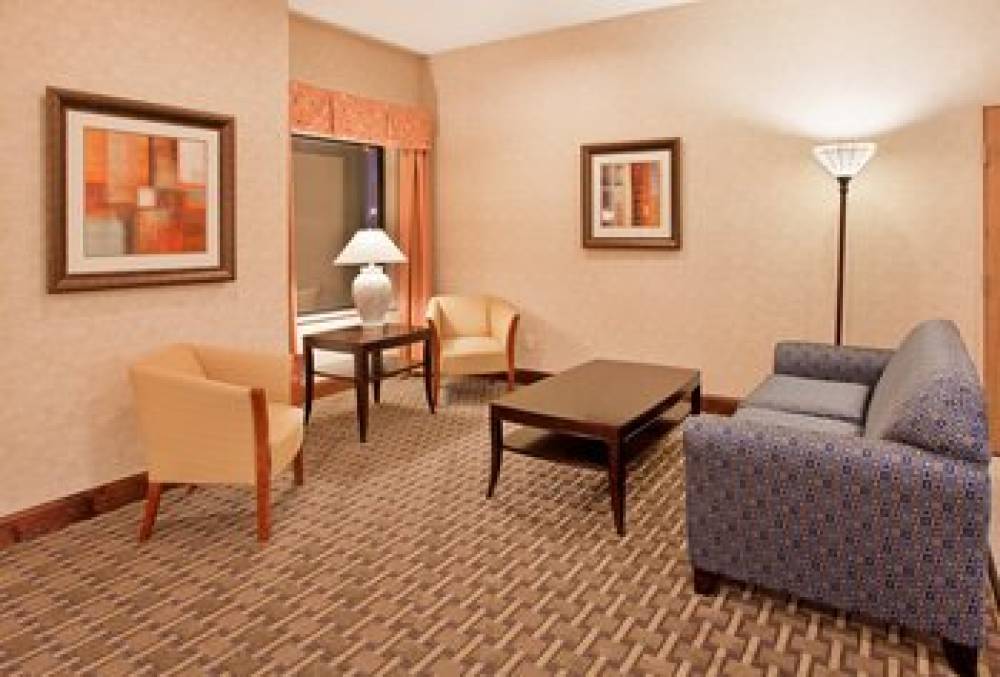 Holiday Inn Express & Suites Kansas City Liberty (Hwy 152)