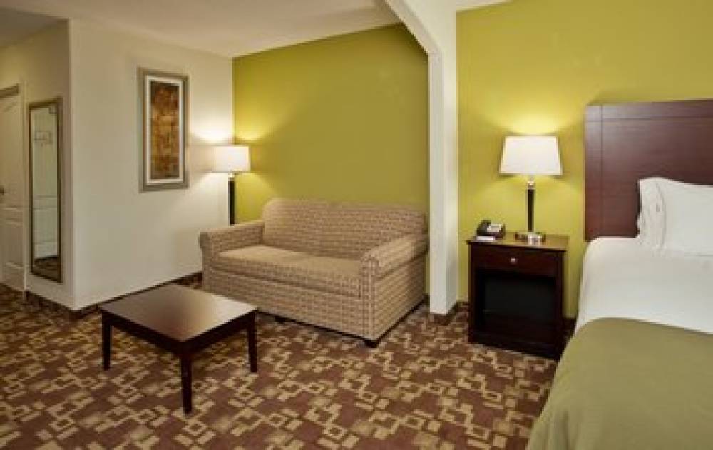 Holiday Inn Express & Suites KANSAS CITY SPORT COMPLEX AREA 10