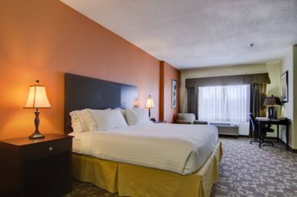 Holiday Inn Express & Suites KANSAS CITY SPORT COMPLEX AREA 4