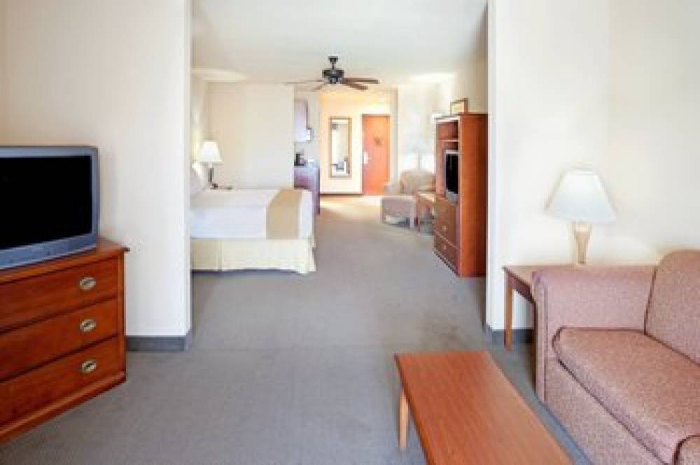 Holiday Inn Express & Suites KERRVILLE 4