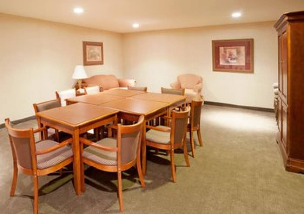 Holiday Inn Express & Suites KERRVILLE 2