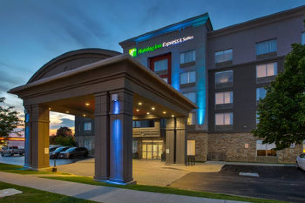 Holiday Inn Express & Suites KINGSTON CENTRAL 1