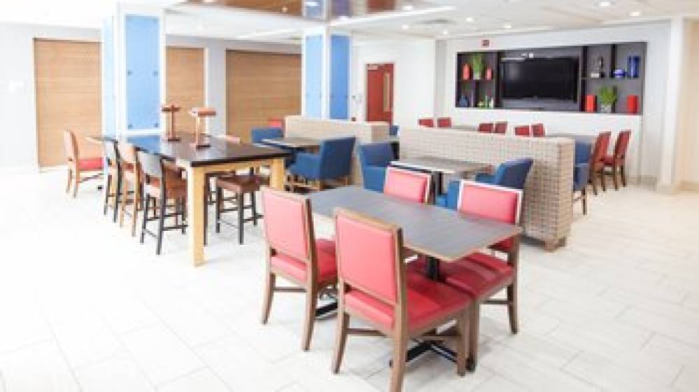 Holiday Inn Express & Suites Knoxville Farragut