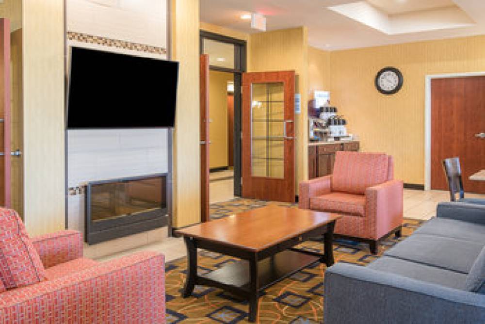 Holiday Inn Express & Suites LAFAYETTE EAST 8