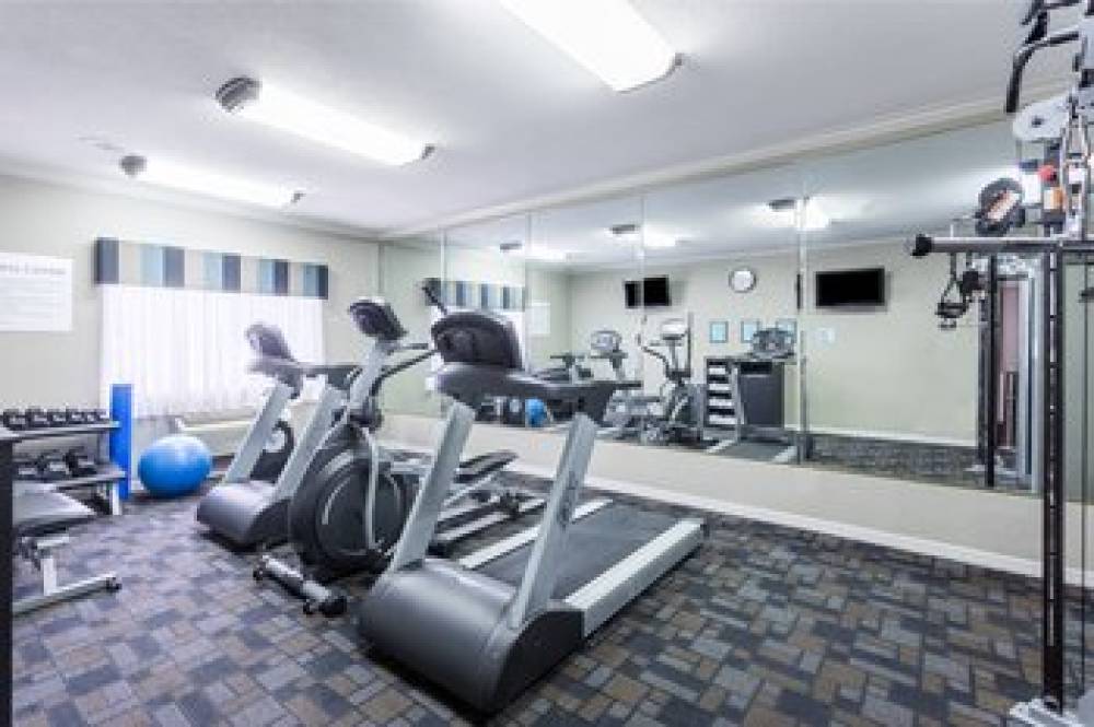 Holiday Inn Express & Suites LAKE CHARLES 7