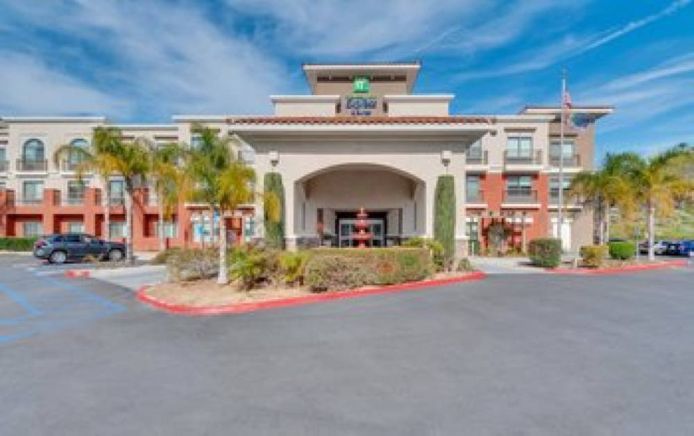 Holiday Inn Express & Suites LAKE ELSINORE 1