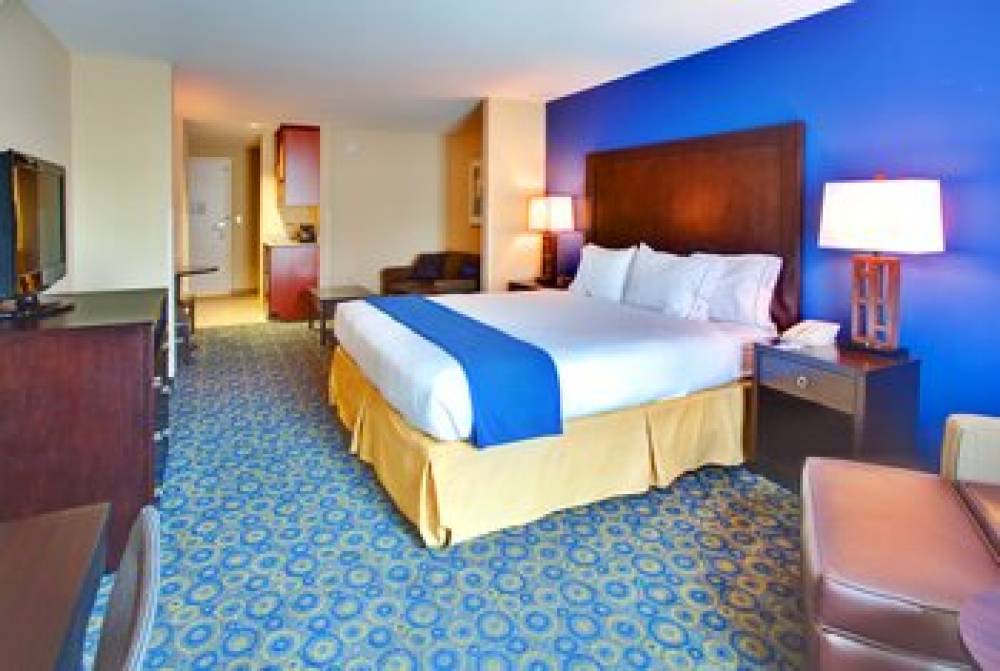 Holiday Inn Express & Suites LAKE ELSINORE 4