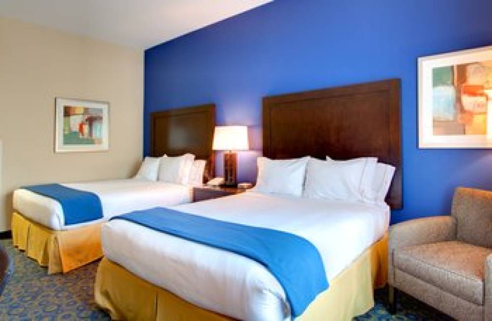 Holiday Inn Express & Suites LAKE ELSINORE 2