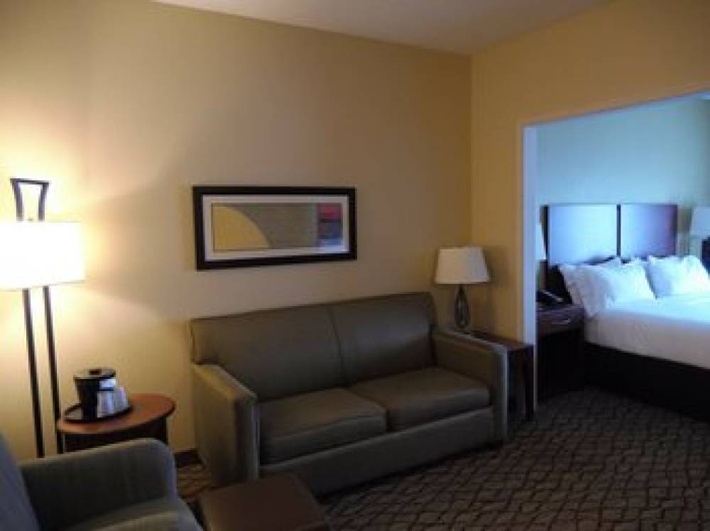 Holiday Inn Express & Suites LANCASTER 6