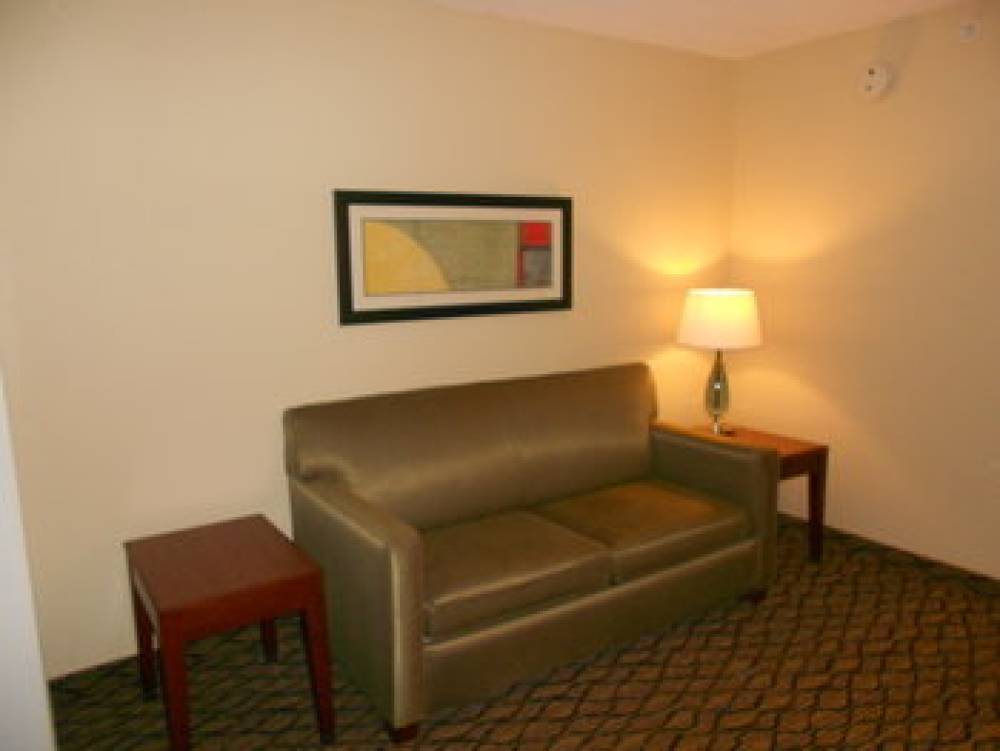 Holiday Inn Express & Suites LANCASTER 5