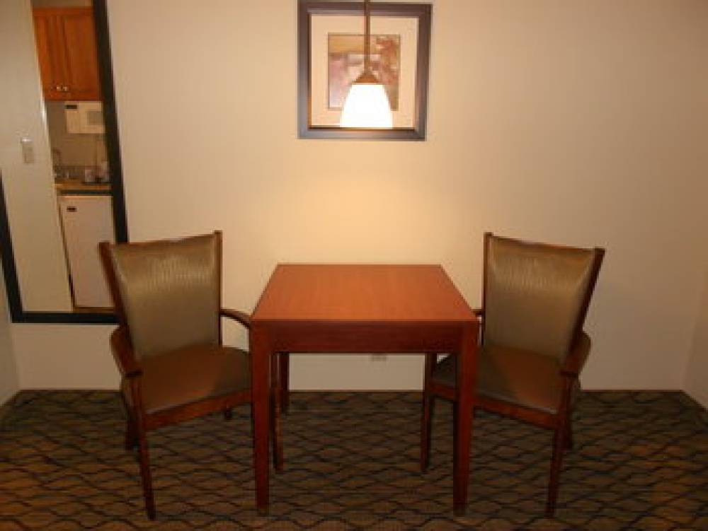 Holiday Inn Express & Suites LANCASTER 8