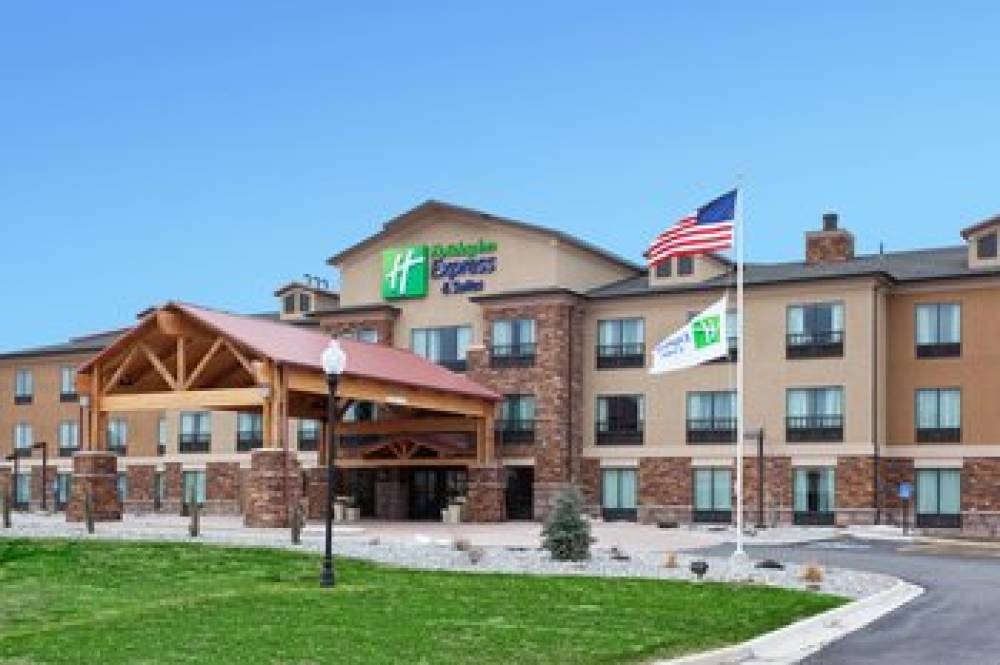 Holiday Inn Express & Suites LANDER 1