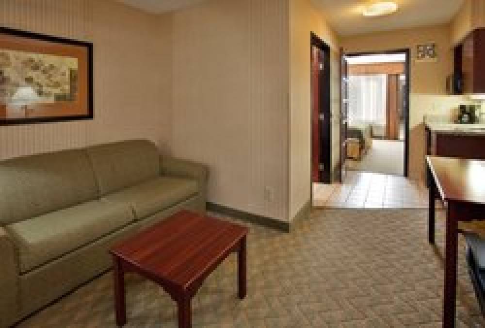 Holiday Inn Express & Suites LANSING-LEAVENWORTH 4