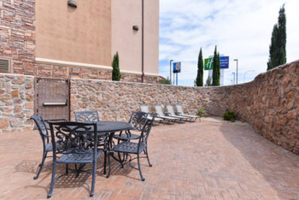 Holiday Inn Express & Suites LAS CRUCES 4