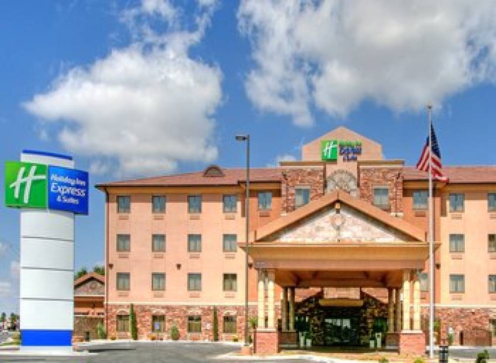 Holiday Inn Express & Suites LAS CRUCES 2