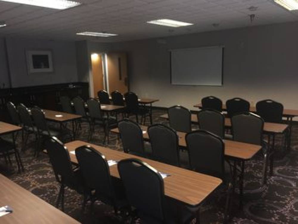 Holiday Inn Express & Suites LAURINBURG 10