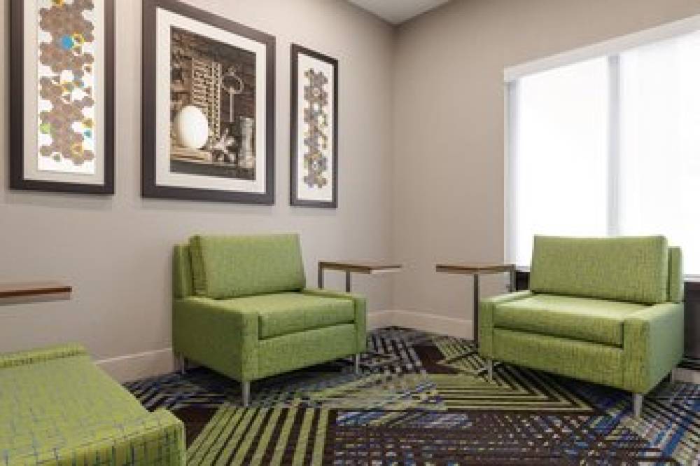 Holiday Inn Express & Suites LAVONIA 6