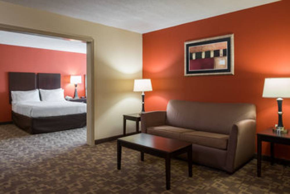 Holiday Inn Express & Suites LEXINGTON DTWN AREA-KEENELAND 2