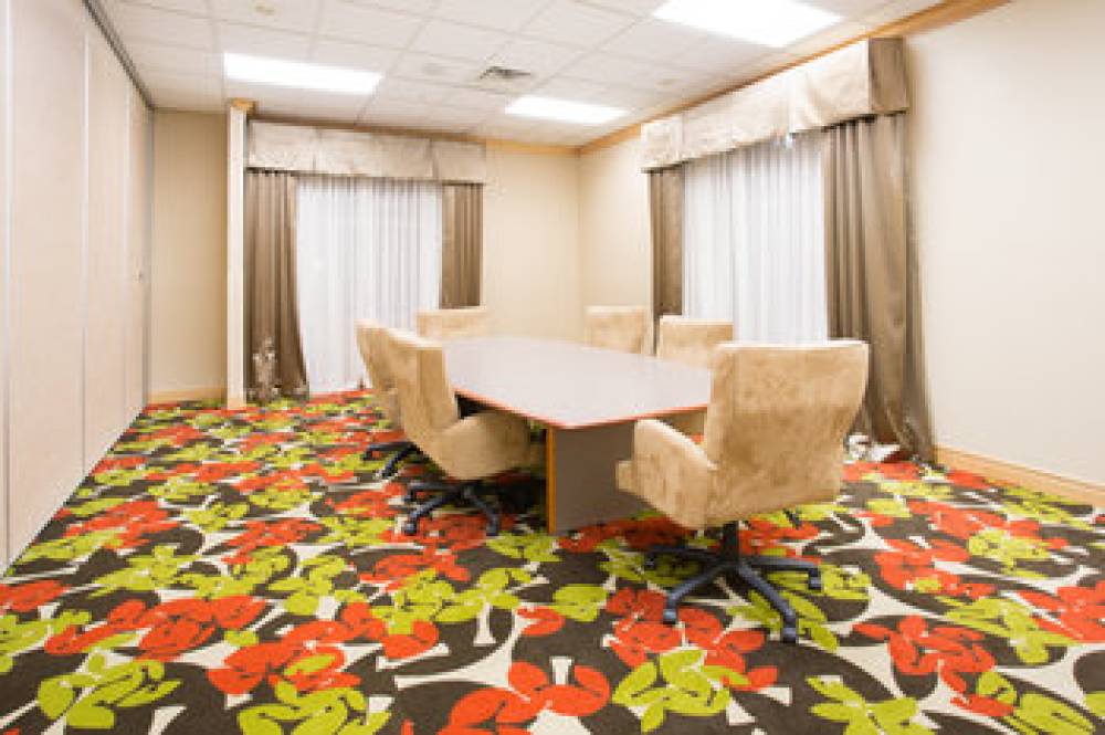 Holiday Inn Express & Suites LEXINGTON 6