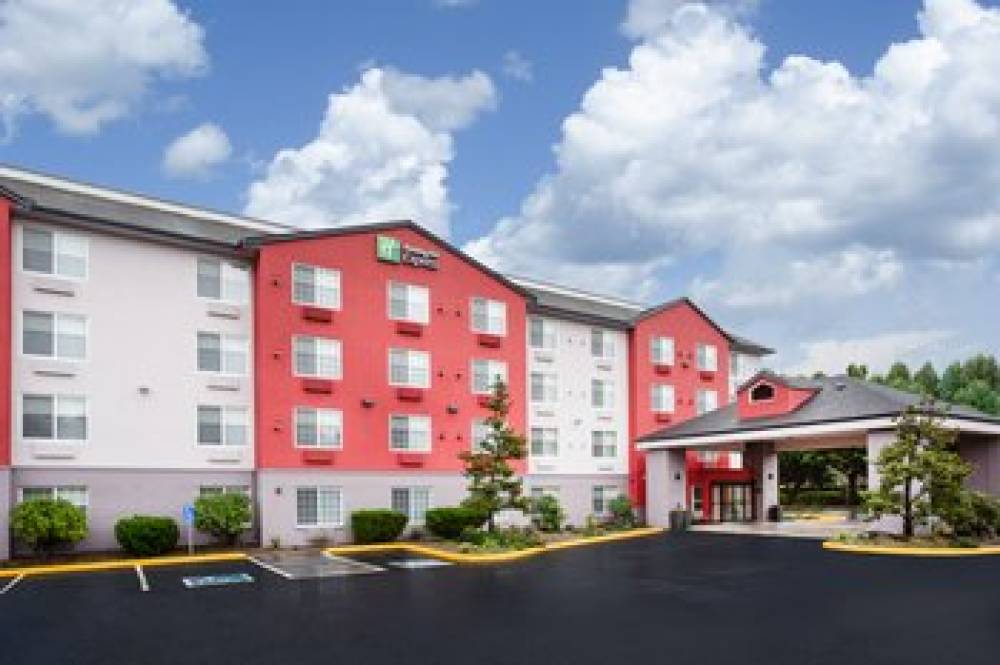 Holiday Inn Express & Suites LINCOLN CITY 1