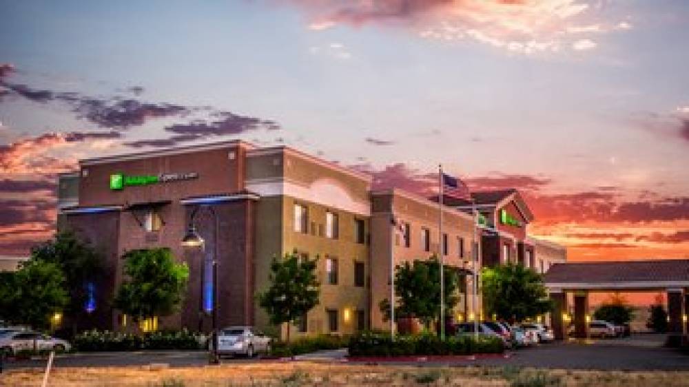 Holiday Inn Express & Suites LINCOLN-ROSEVILLE AREA 6