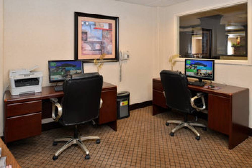 Holiday Inn Express & Suites LINCOLN-ROSEVILLE AREA 5