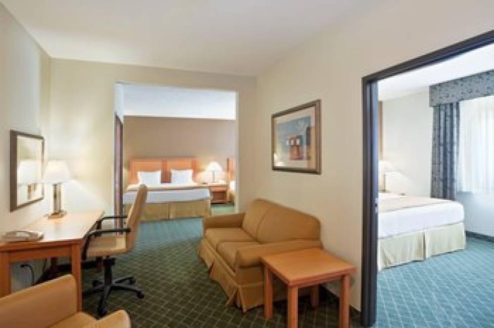 Holiday Inn Express & Suites LINCOLN SOUTH 4