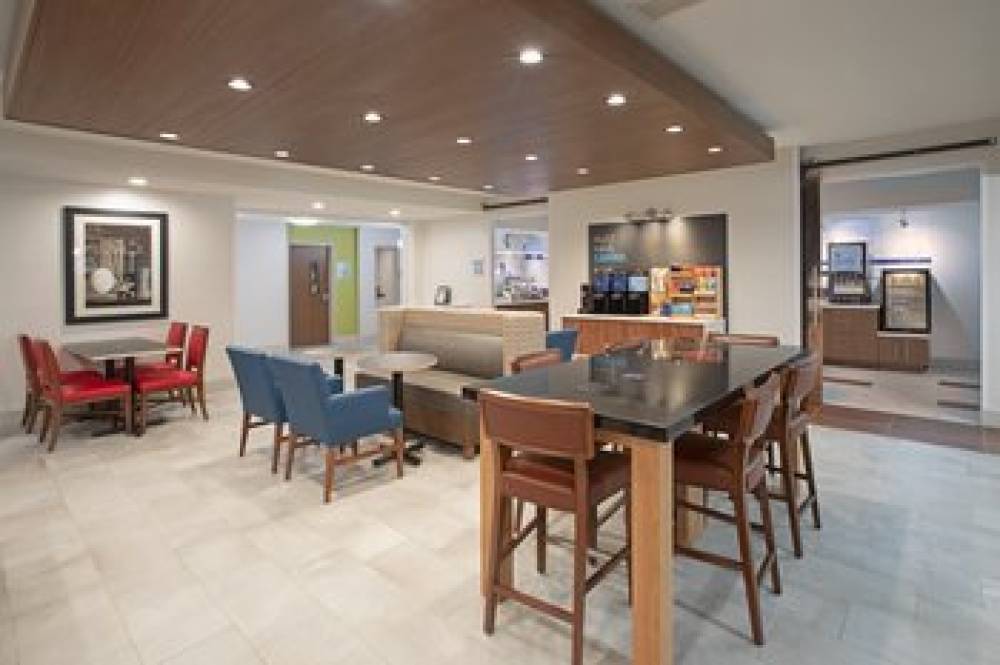 Holiday Inn Express & Suites LONGMONT 8