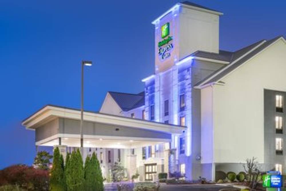 Holiday Inn Express & Suites LOUISVILLE EAST 1