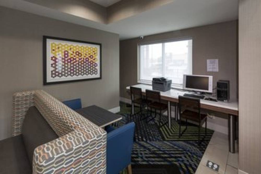 Holiday Inn Express & Suites LOUISVILLE SOUTH-HILLVIEW 9