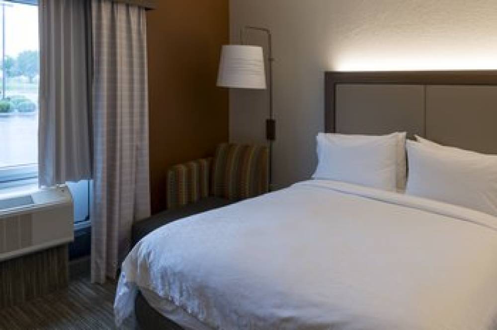 Holiday Inn Express & Suites LOUISVILLE SOUTH-HILLVIEW 10