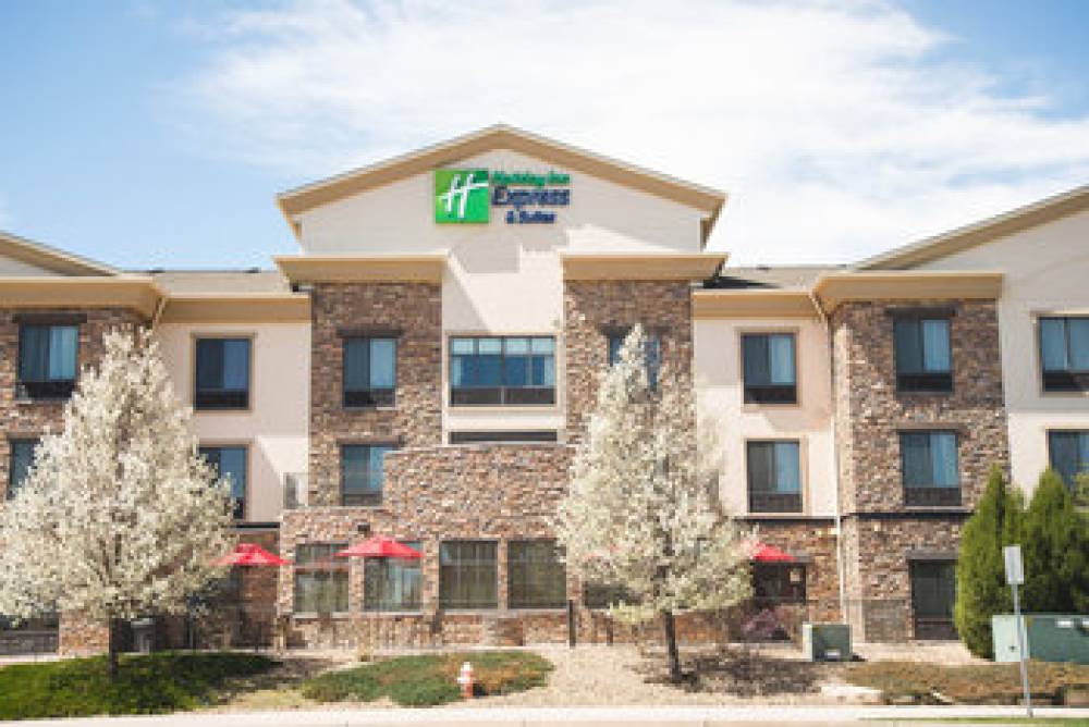 Holiday Inn Express & Suites LOVELAND 3