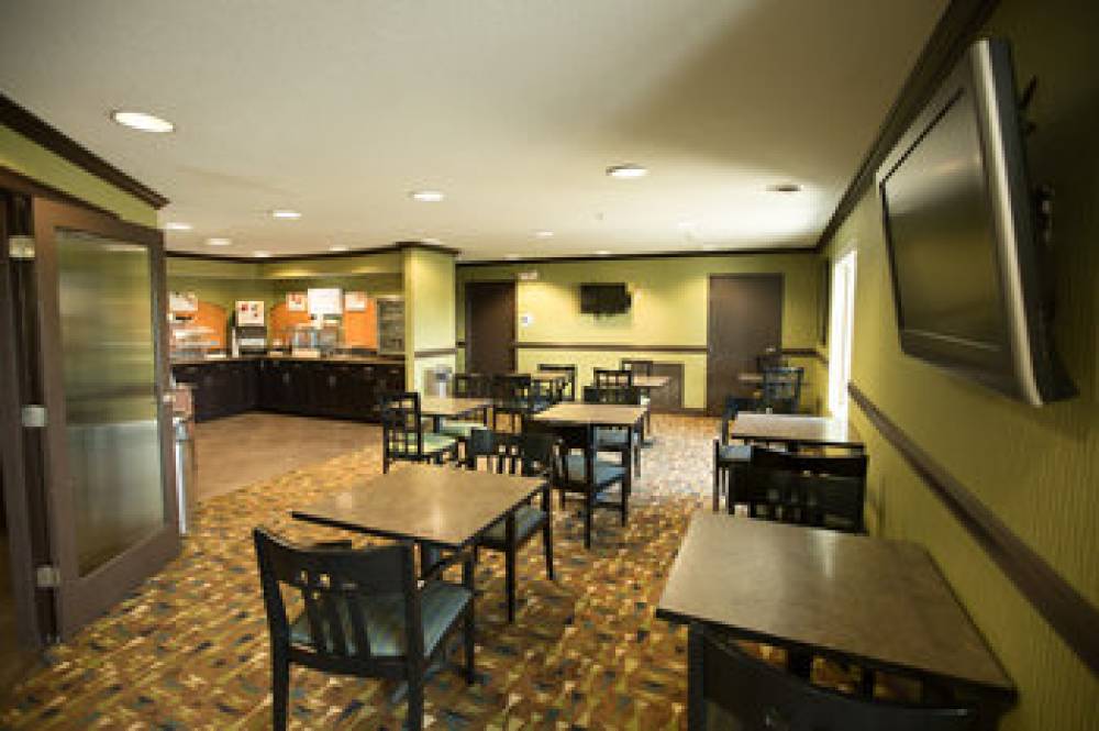 Holiday Inn Express & Suites MADISON 6