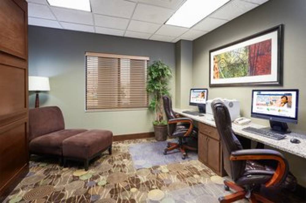 Holiday Inn Express & Suites MADISON-VERONA 3