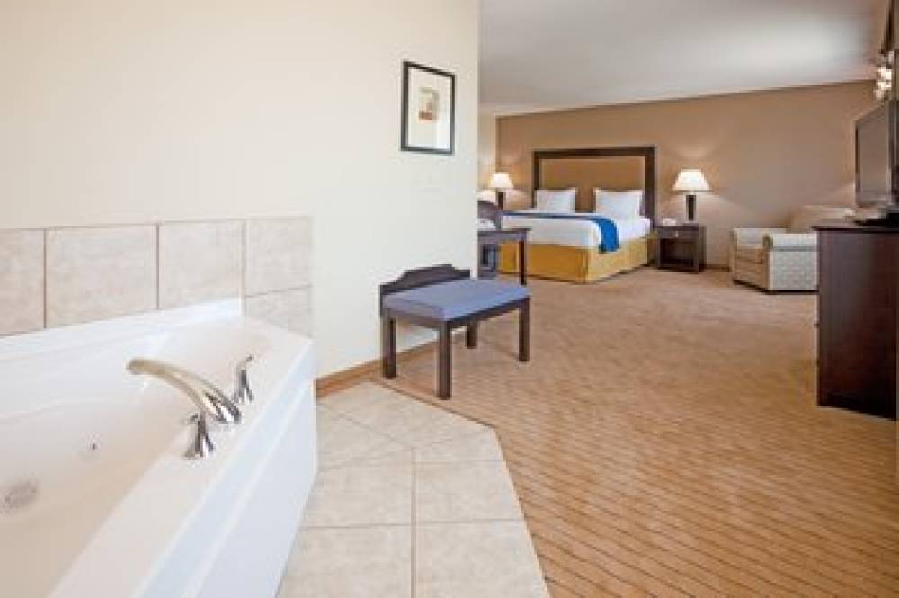 Holiday Inn Express & Suites MADISON-VERONA 7